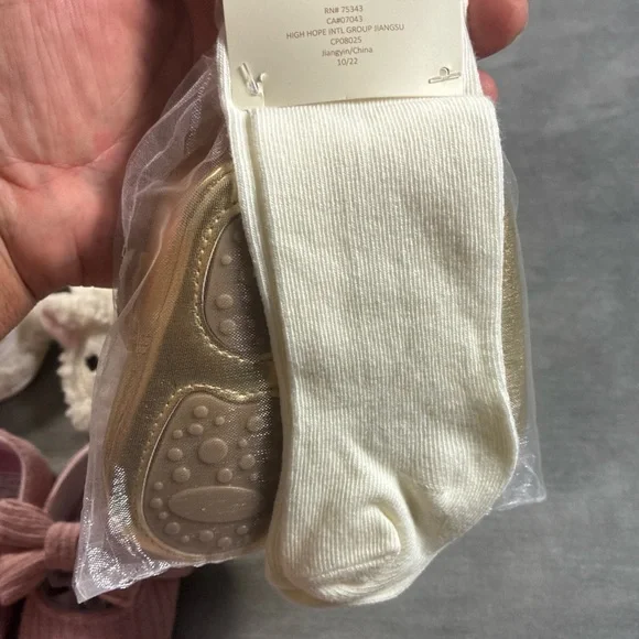 Lot of Newborn to Baby Shoes - Picture 12 of 12